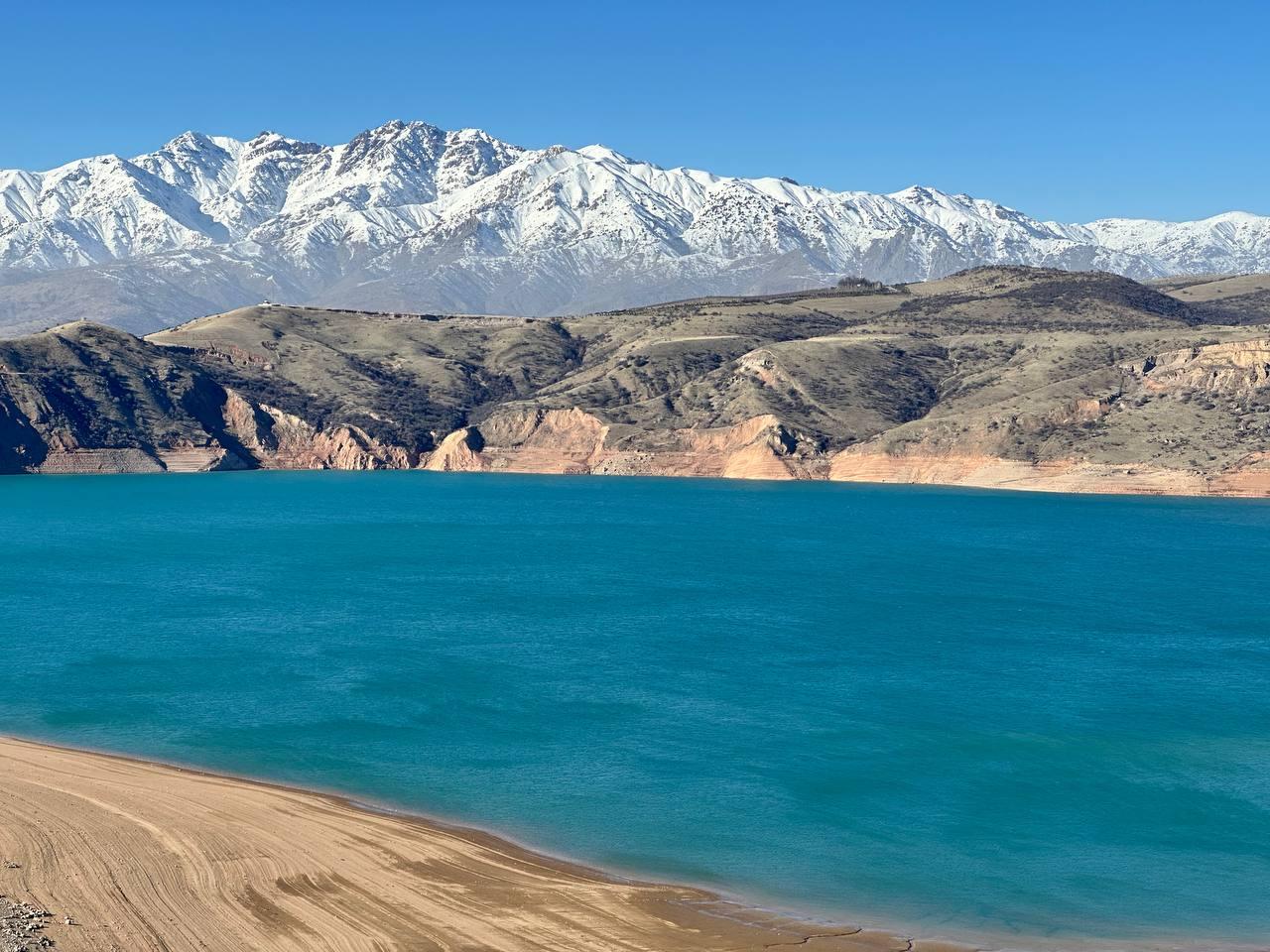 Charvak xanh như ngọc giữa vòng tay núi non Uzbekistan