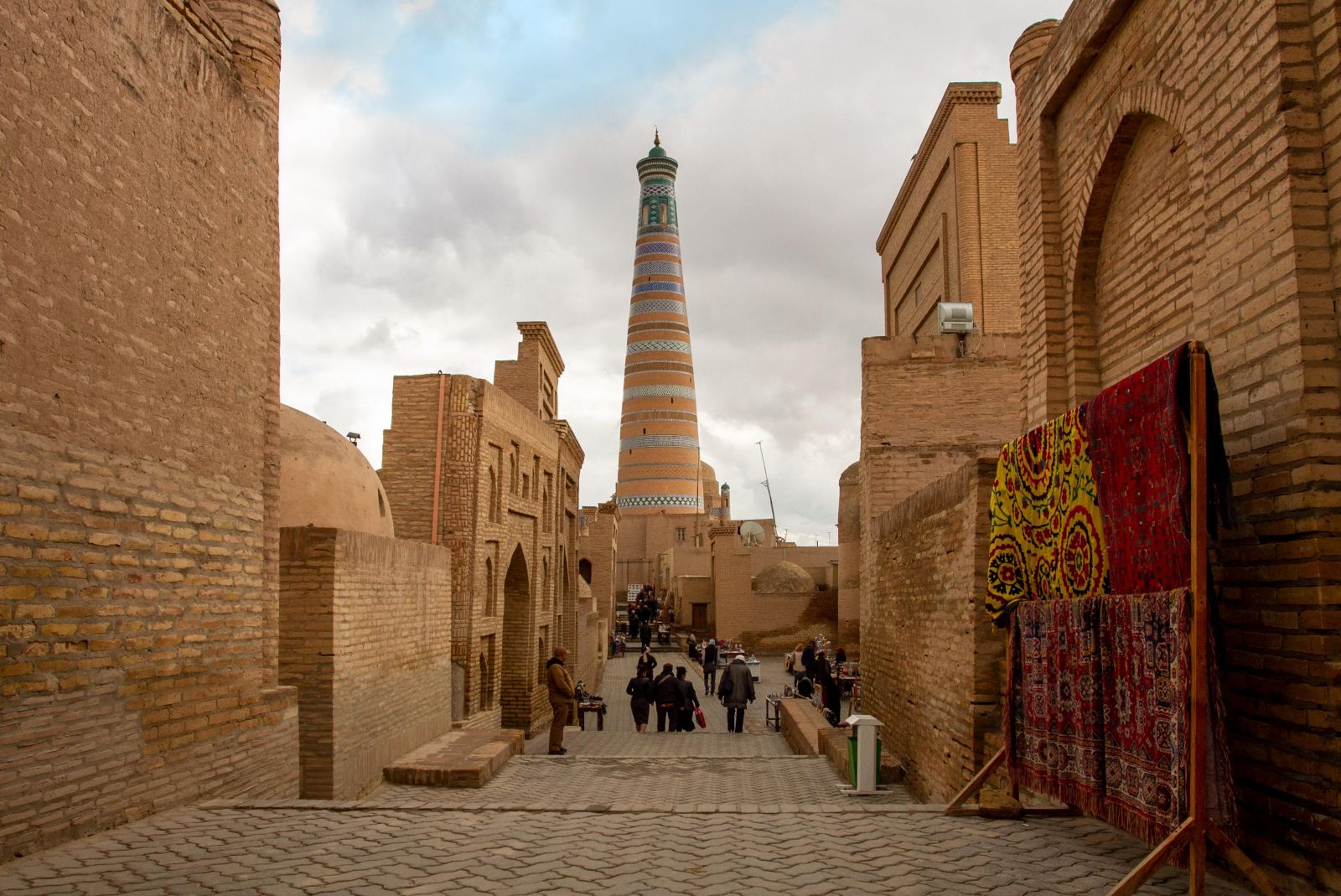 Khiva như một bảo tàng sống giữa miền sa mạc Uzbekistan