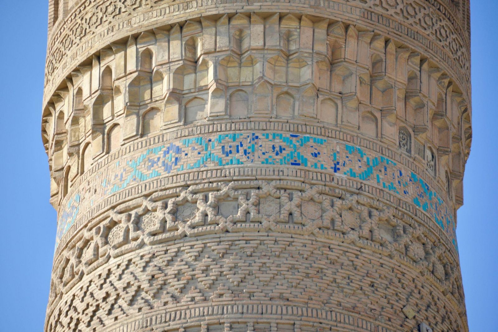 Kalyan biến những viên gạch nung thành tuyệt tác giữa bầu trời Bukhara