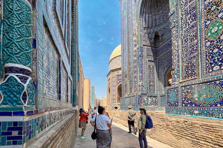 Bước qua Shah-i-Zinda để cảm nhận lịch sử Samarkand trong từng sắc men xanh