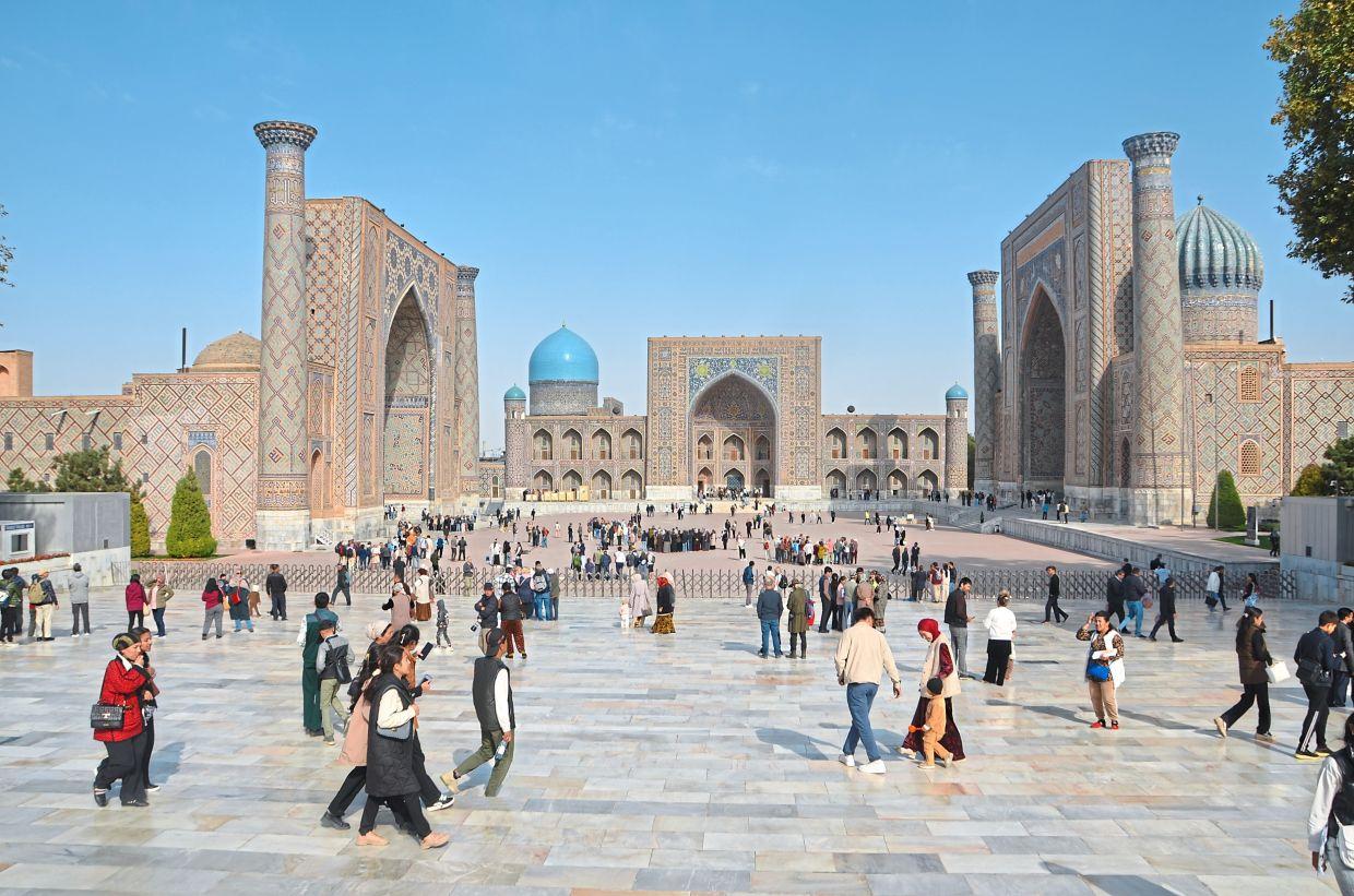 Uzbekistan cuốn hút với những thành phố cổ trên Con đường Tơ lụa, kiến trúc Hồi giáo rực rỡ và các công trình mái vòm xanh đặc trưng Trung Á