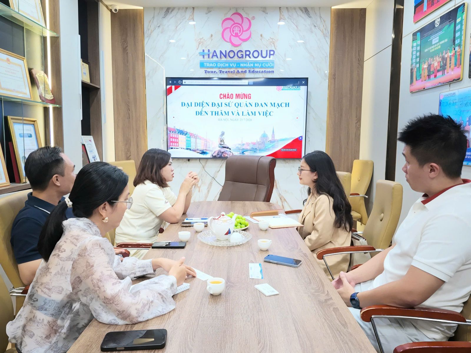 Hanotours tiếp đại diện ĐSQ Đan Mạch và đối tác Bắc Âu