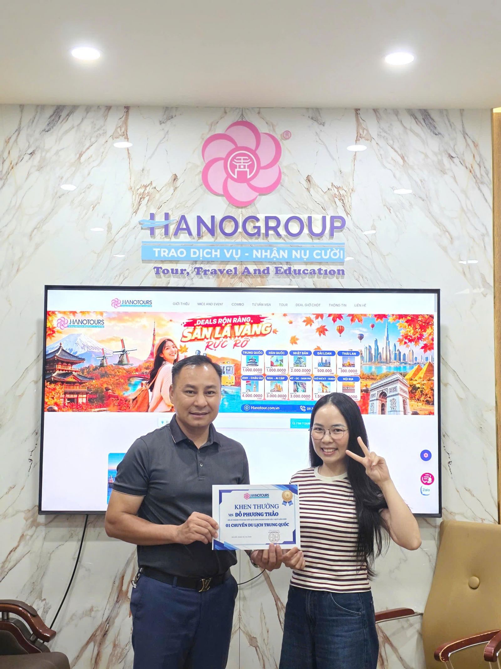 TGĐ Hồ Xuân Phúc trao thưởng 01 chuyến du lịch Trung Quốc cho nhân sự kinh doanh xuất sắc 3 quý liên tiếp
