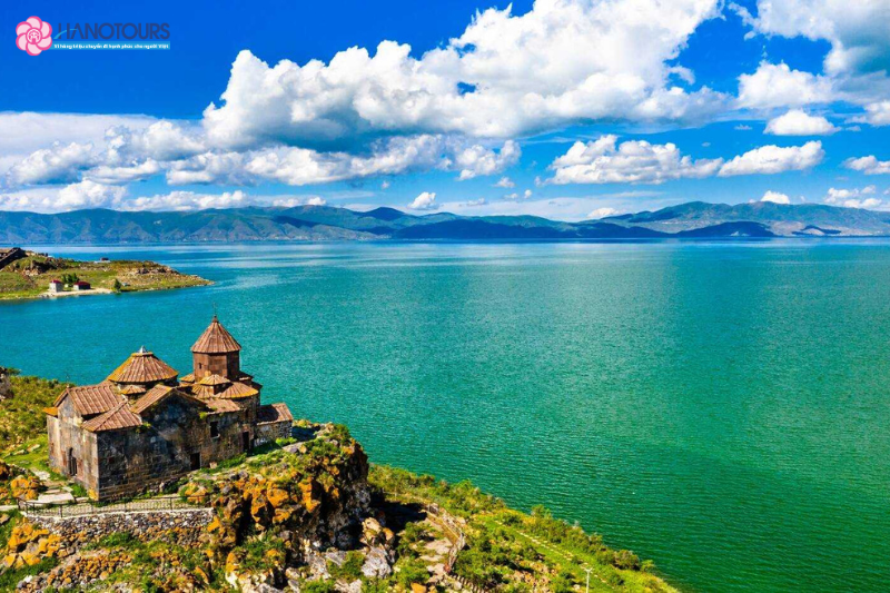 Tu viện Khor Virap với phông nền Núi Ararat hùng vĩ