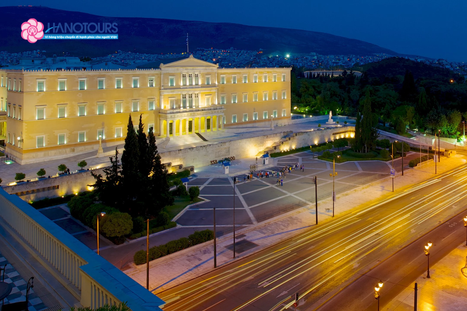 Quảng trường Syntagma là nơi diễn ra các sự kiện lớn và cũng là điểm tụ họp yêu thích của người dân