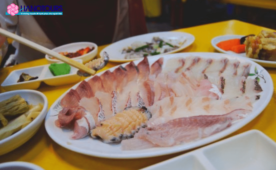 Thưởng thức sashimi tươi ngon tại chợ Jagalchi, Busan