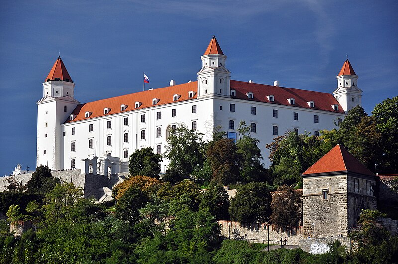 Lâu đài Bratislava - Du lịch Châu Âu Hanotours