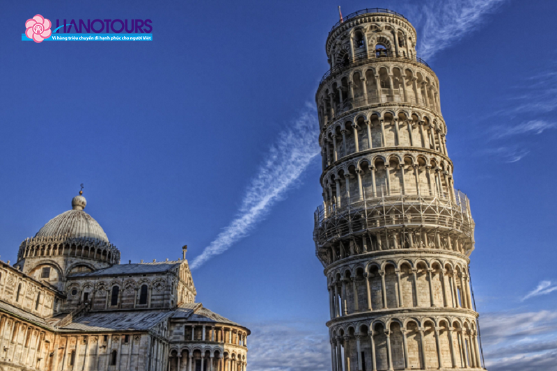 Tháp nghiên Pisa (Ý)