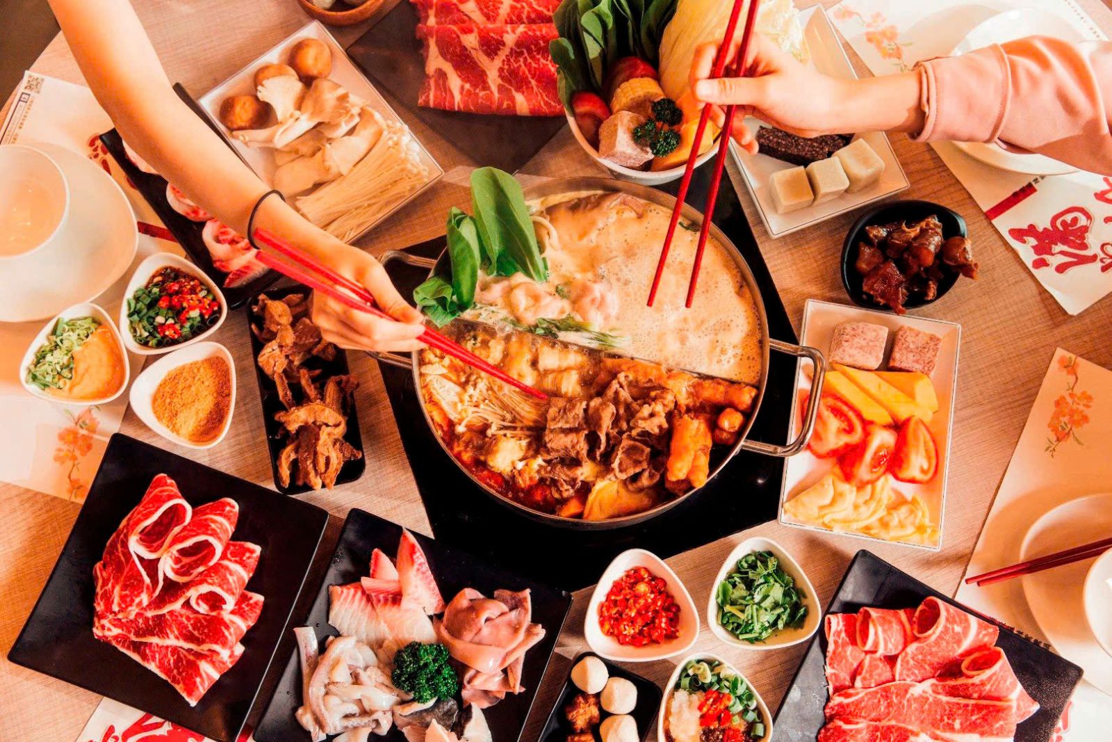 Lẩu Hot Pot Đài Loan được nhiều du khách yêu thích khi du lịch vào mùa thu