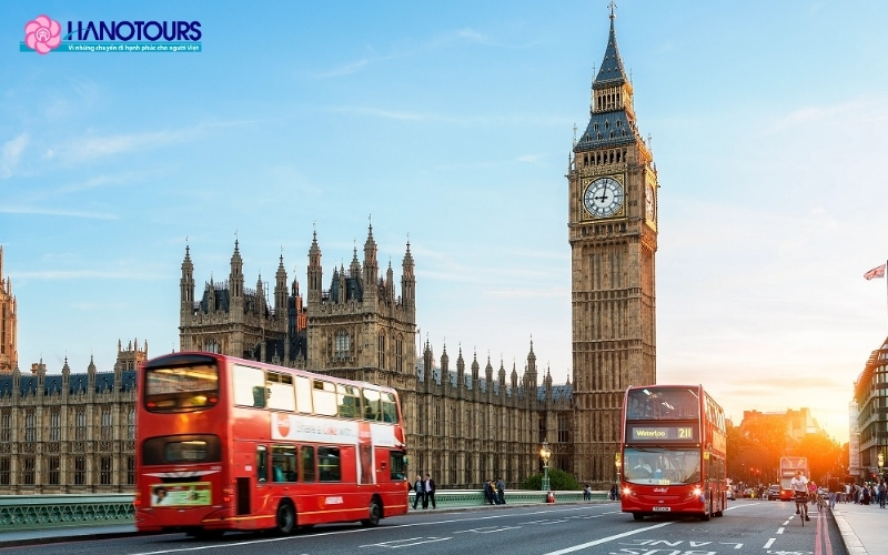 Tháp đồng hồ Big Ben được thiết kế theo kiến trúc Gothic đặc trưng