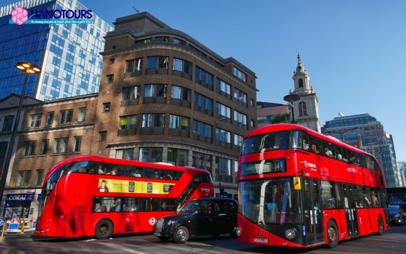 Bạn có thể di chuyển bằng xe buýt đến tháp đồng hồ  Big Ben