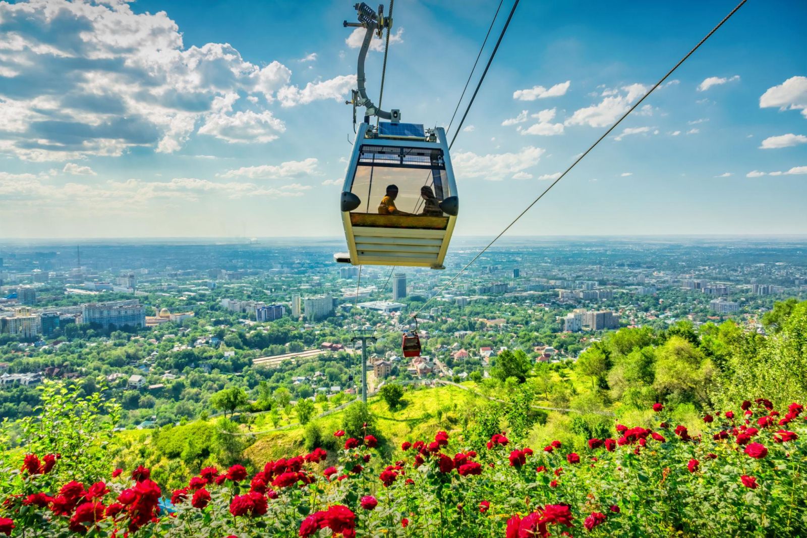 Lên Kok Tobe để ngắm Almaty từ một góc nhìn hoàn toàn khác