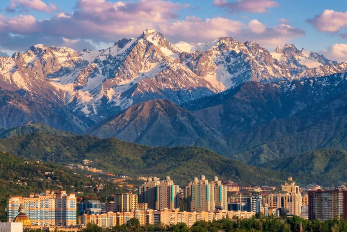 Almaty nơi nhịp sống thành phố chạm vào núi non Kazakhstan
