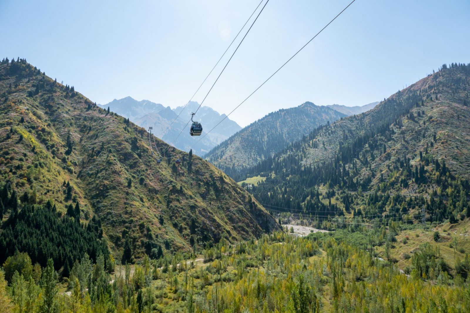 Medeu thay sắc theo mùa giữa núi non Tien Shan