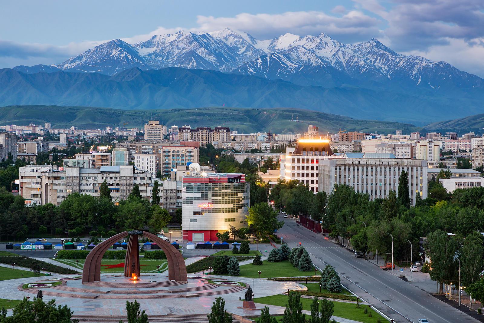 Khám phá Bishkek, thủ đô xanh bình yên dưới chân dãy Thiên Sơn hùng vĩ