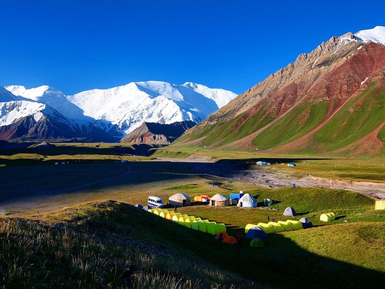 Chiêm ngưỡng đỉnh Lenin sừng sững giữa dãy Pamir để cảm nhận vẻ đẹp choáng ngợp của miền núi Kyrgyzstan