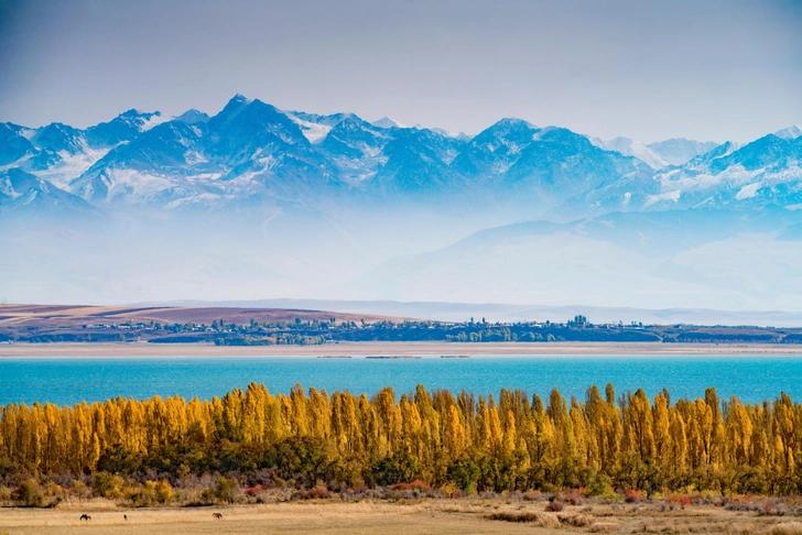 Khám phá hồ Issyk-Kul qua bốn mùa để chiêm ngưỡng vẻ đẹp thiên nhiên thay đổi bên những dãy núi Thiên Sơn