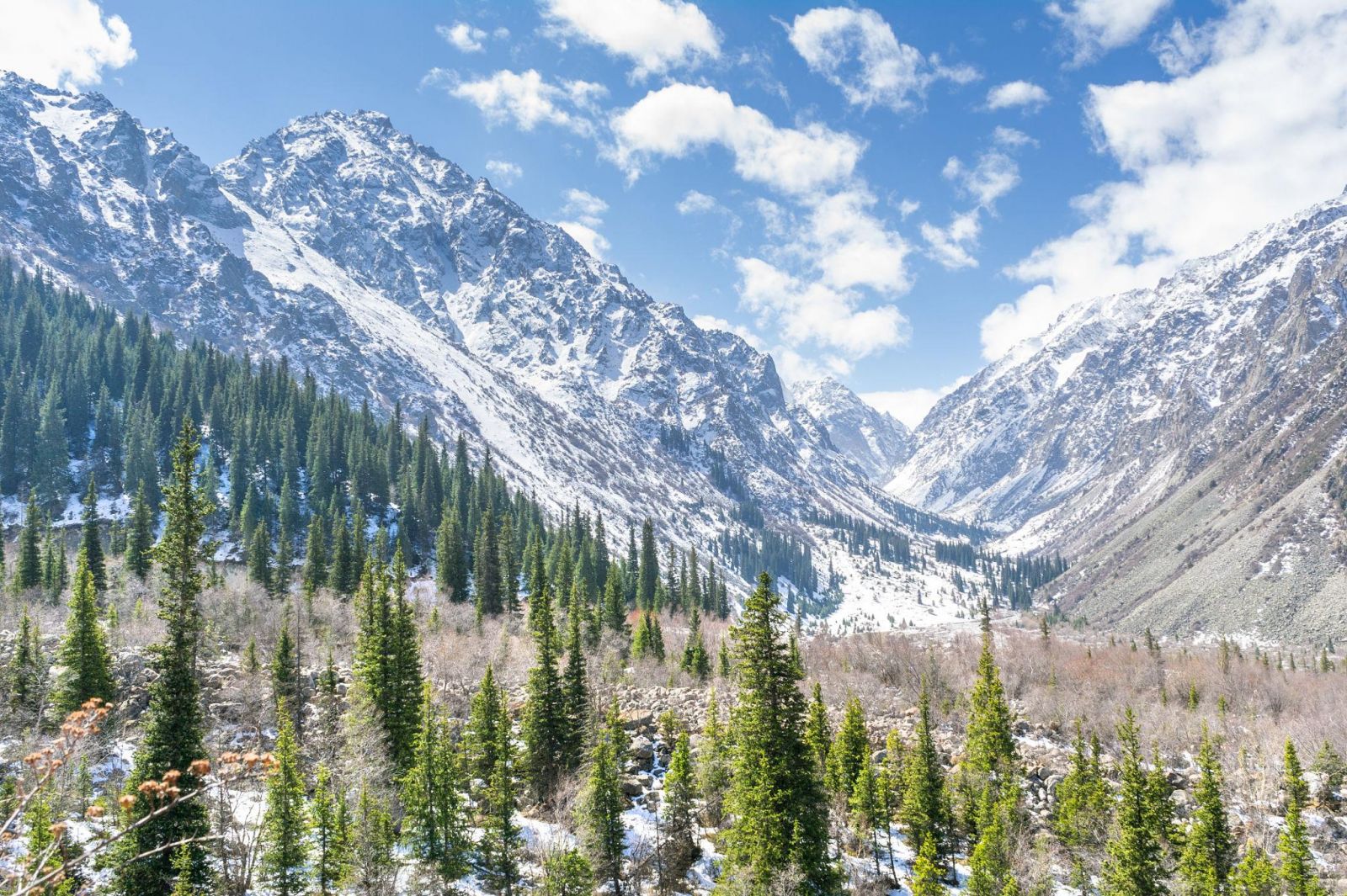 Kyrgyzstan mở ra miền Trung Á hoang sơ giữa núi cao và thảo nguyên
