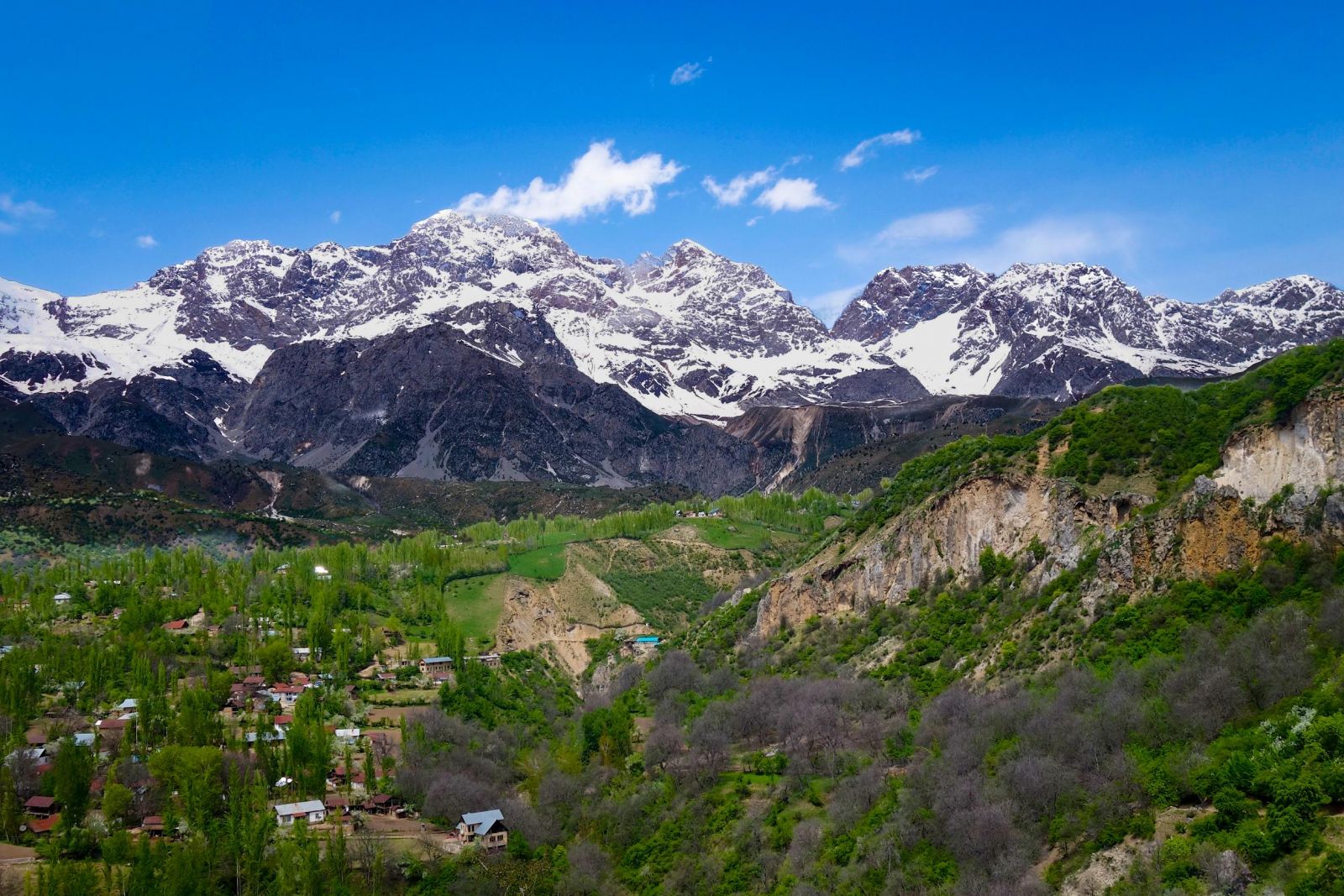 Khám phá Arslanbob qua những cánh rừng óc chó xanh mát, thác nước hùng vĩ và cảnh sắc núi rừng Kyrgyzstan