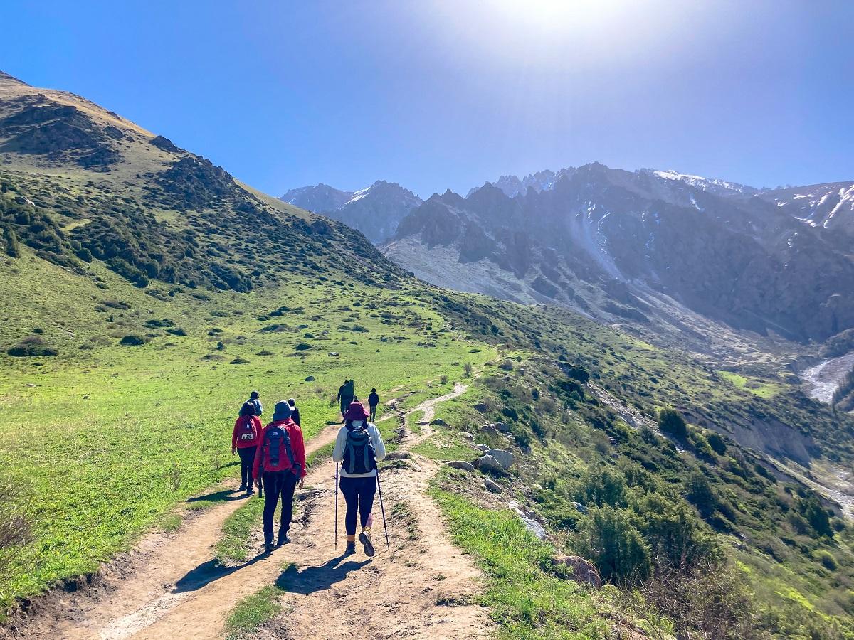 Trải nghiệm Ala-Archa qua những cung đường trekking để hòa mình vào thiên nhiên hùng vĩ giữa lòng Kyrgyzstan