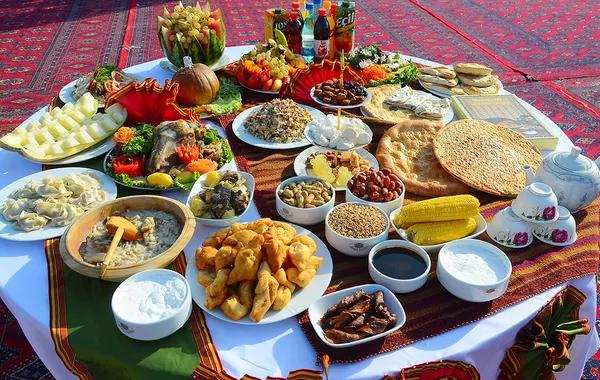 Ẩm thực Turkmenistan đặc sắc với thịt, cơm, bánh mì và những món ăn truyền thống mang hương vị Trung Á