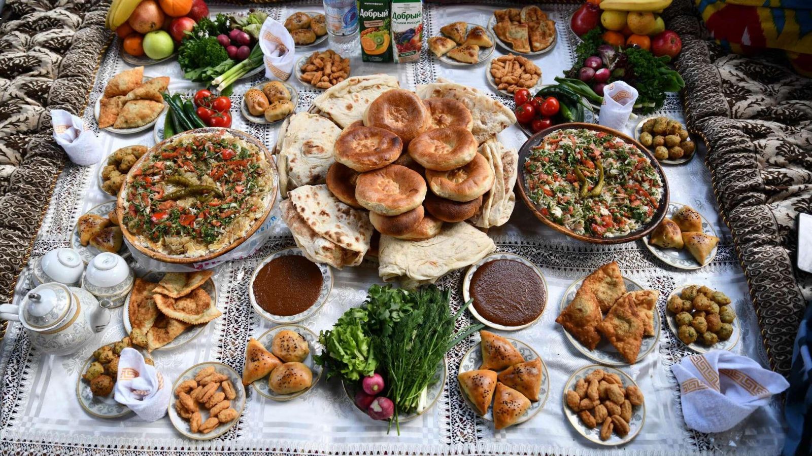 Ẩm thực Tajikistan hấp dẫn bởi hương vị đậm đà, cách chế biến mộc mạc và nét văn hóa bản địa hiện diện trong từng món ăn
