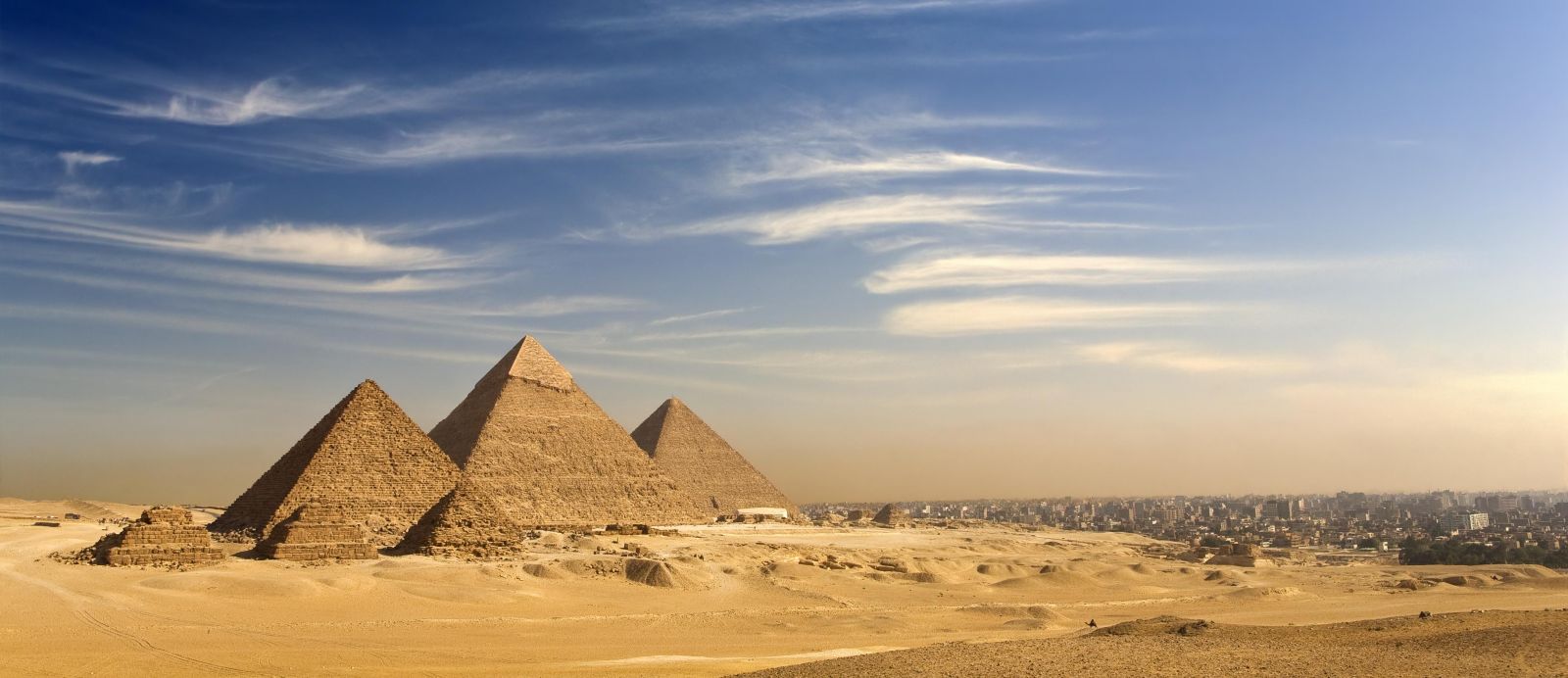 Quần thể kim tự tháp Giza Ai Cập với ba kim tự tháp Khufu, Khafre, Menkaure và tượng Nhân sư nổi tiếng giữa sa mạc