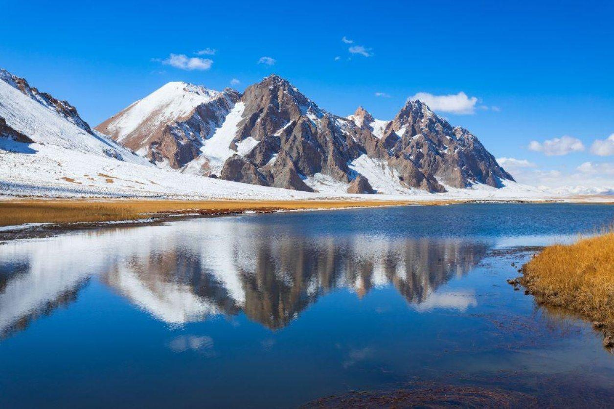 Từ những hồ nước xanh đến các cung đường giữa núi cao, Tajikistan mở ra hành trình đầy ấn tượng giữa thiên nhiên Trung Á