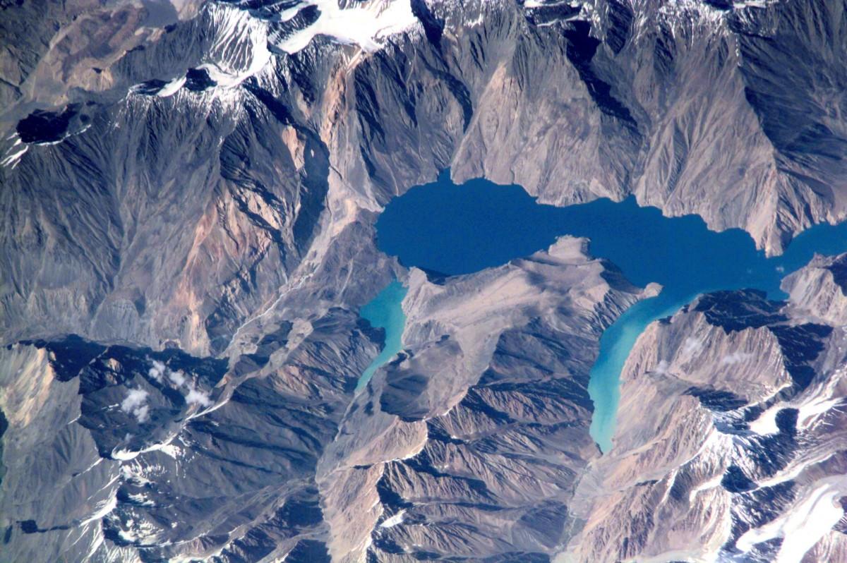 Từ đập Usoi kỳ vĩ đến những vách núi soi bóng xuống mặt hồ, Sarez lưu giữ dấu ấn đặc biệt của thiên nhiên Pamir