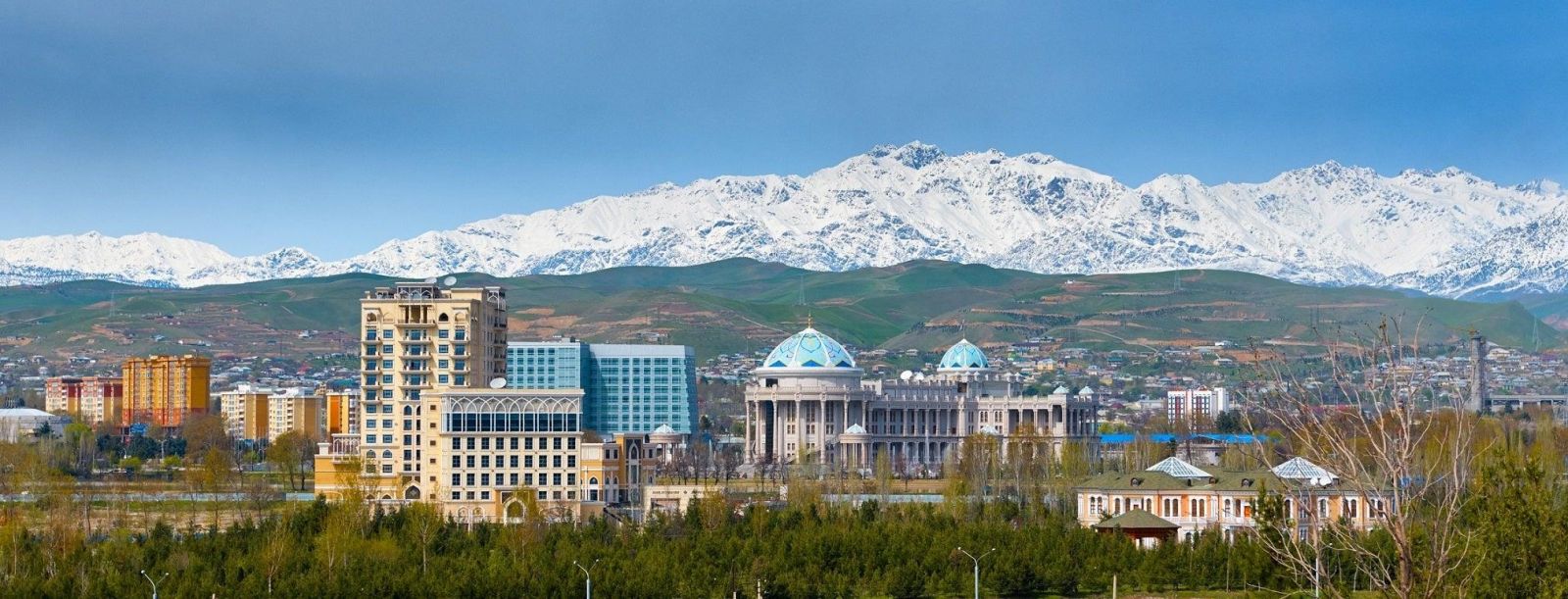 Tajikistan cuốn hút bởi những miền núi cao hùng vĩ, hồ xanh và vẻ đẹp hoang sơ trải dài giữa Trung Á