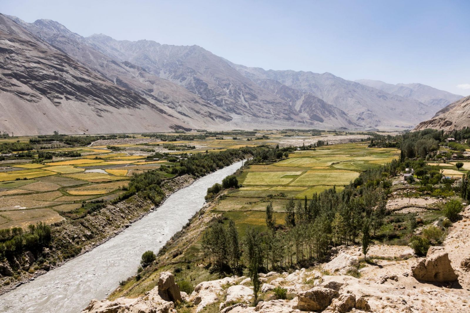 Wakhan cuốn hút bởi những thung lũng rộng, dòng sông xanh và những dãy núi nối tiếp nhau nơi biên giới Tajikistan