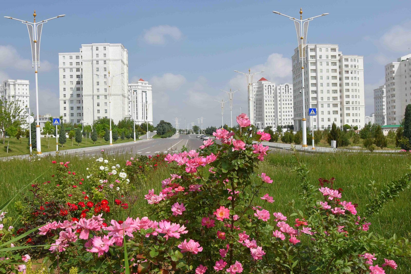 Ghé Ashgabat vào những ngày thời tiết dịu mát để thong thả khám phá vẻ đẹp của thành phố cẩm thạch trắng