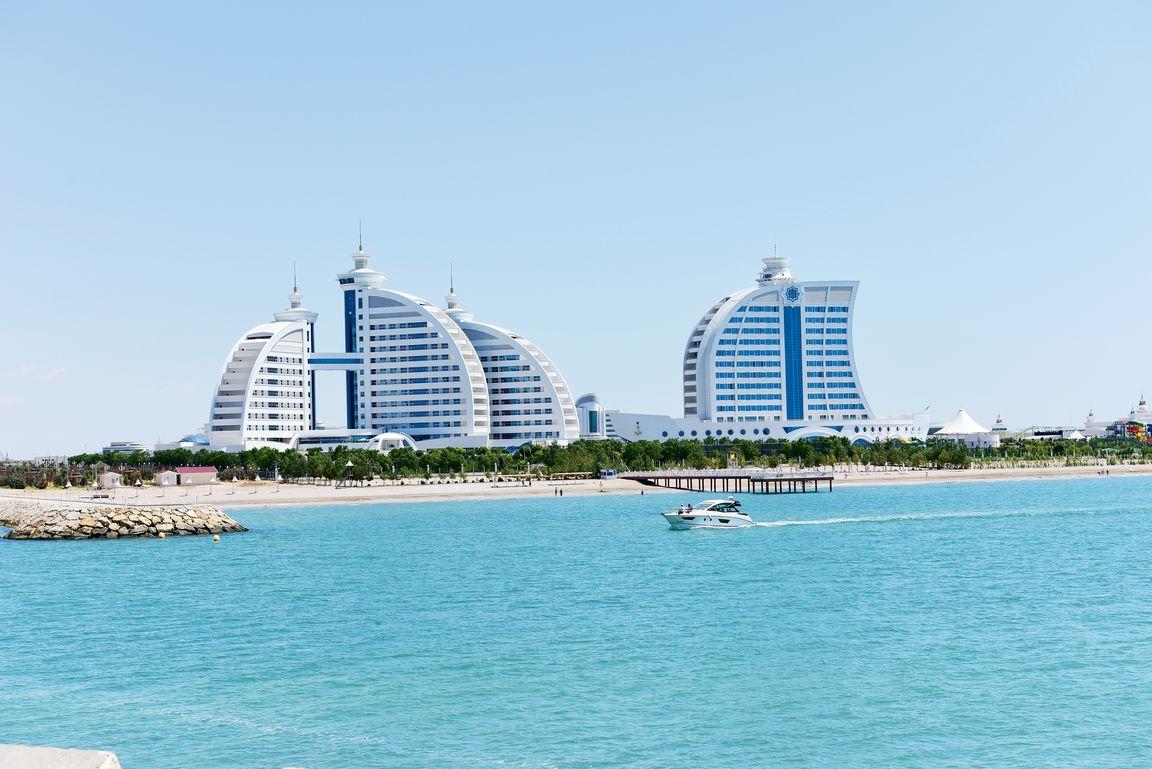 Avaza mang đến một sắc màu thư giãn khác biệt bên bờ biển Caspi của Turkmenistan