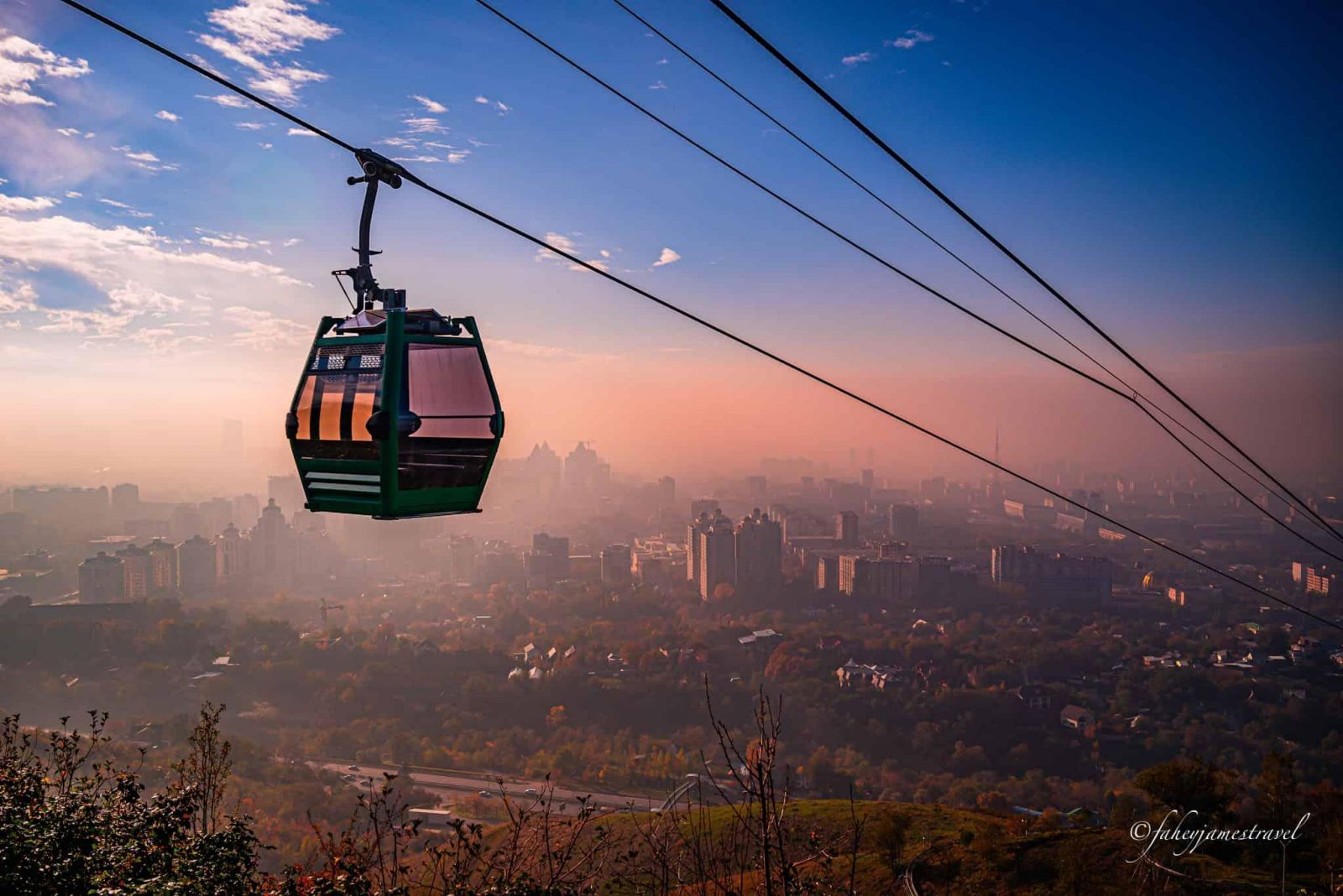 Lên Kok Tobe để ngắm Almaty từ một góc nhìn thật khác