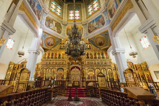 Zenkov Cathedral nổi bật với vẻ đẹp gỗ độc đáo giữa lòng Almaty