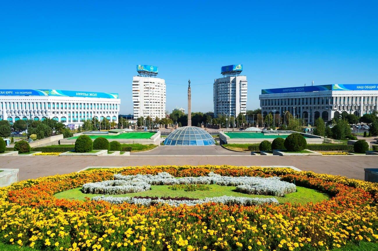 Mỗi mùa mang một sắc thái riêng đến Quảng trường Độc lập Almaty