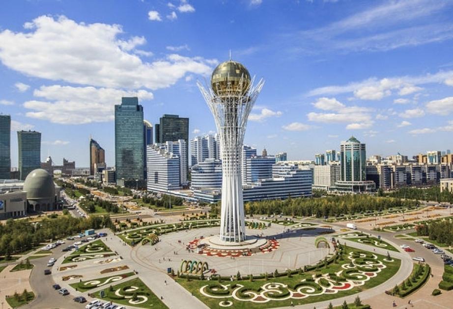 Bayterek vươn cao như biểu tượng giữa đường chân trời Astana