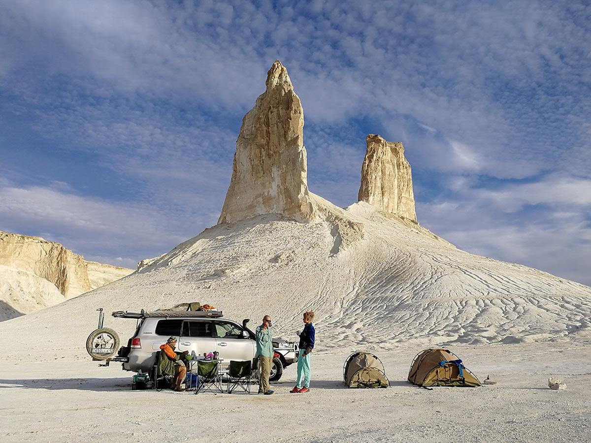 Trải nghiệm Aktau giữa biển xanh và miền đá hoang dã của Kazakhstan
