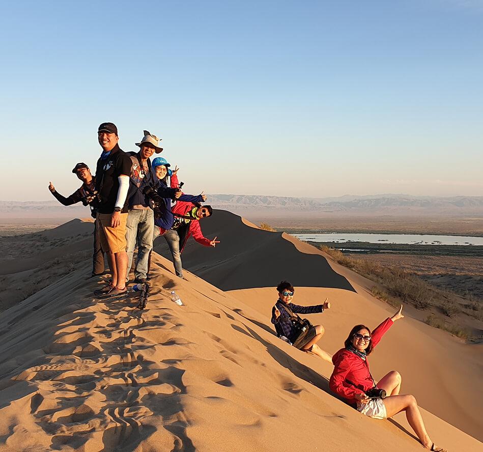Chinh phục Singing Dunes để nghe cát hát giữa thiên nhiên Kazakhstan