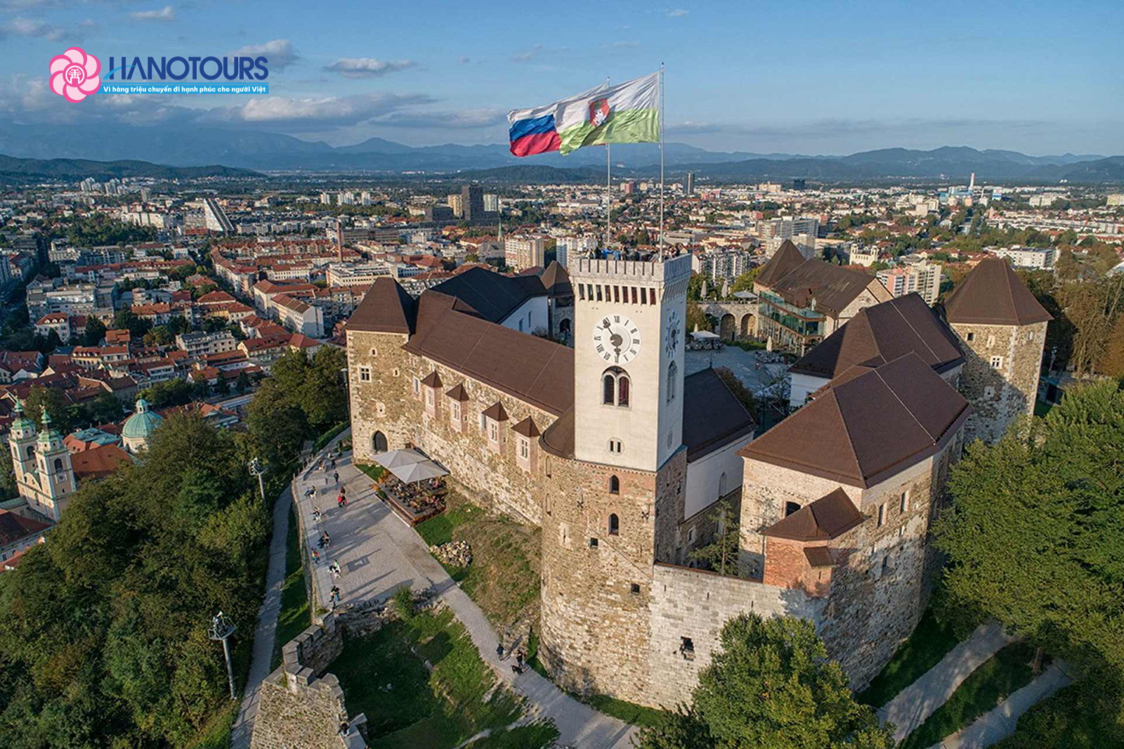 Lâu đài Ljubljana là biểu tượng lịch sử hơn 900 năm tuổi của thành phố