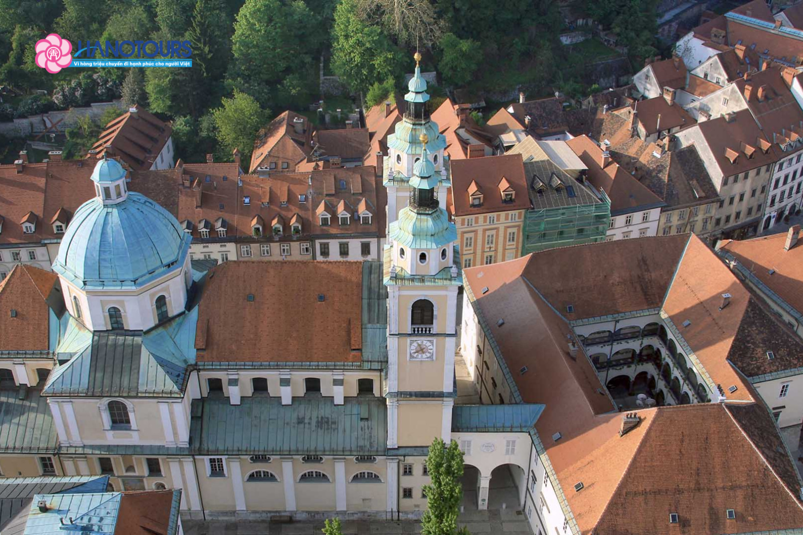 Nhà thờ Thánh Nicholas là công trình kiến trúc Baroque nổi bật ở Ljubljana 
