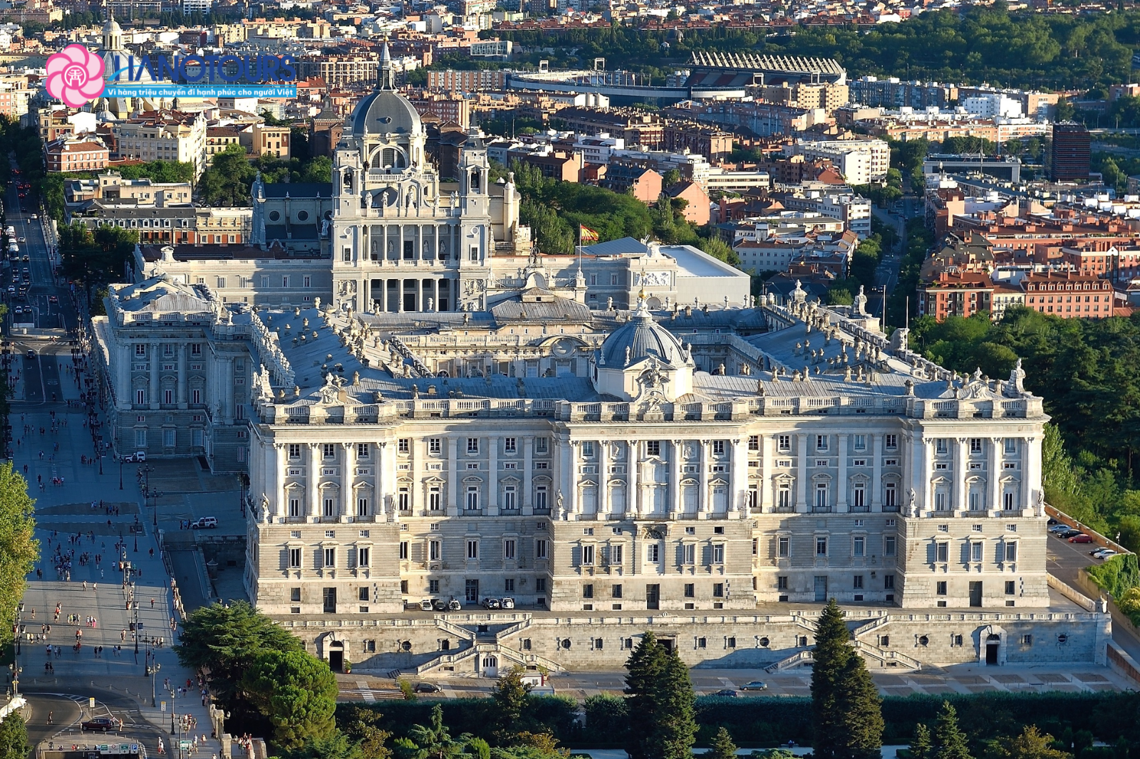 Cung điện Hoàng gia Royal Palace Madrid - biểu tượng văn hóa và lịch sử quan trọng của Tây Ban Nha