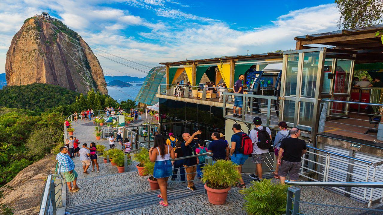 Sugarloaf đưa du khách đến những góc nhìn đầy mê hoặc, nơi vẻ đẹp núi non và đại dương hòa quyện giữa lòng Rio de Janeiro
