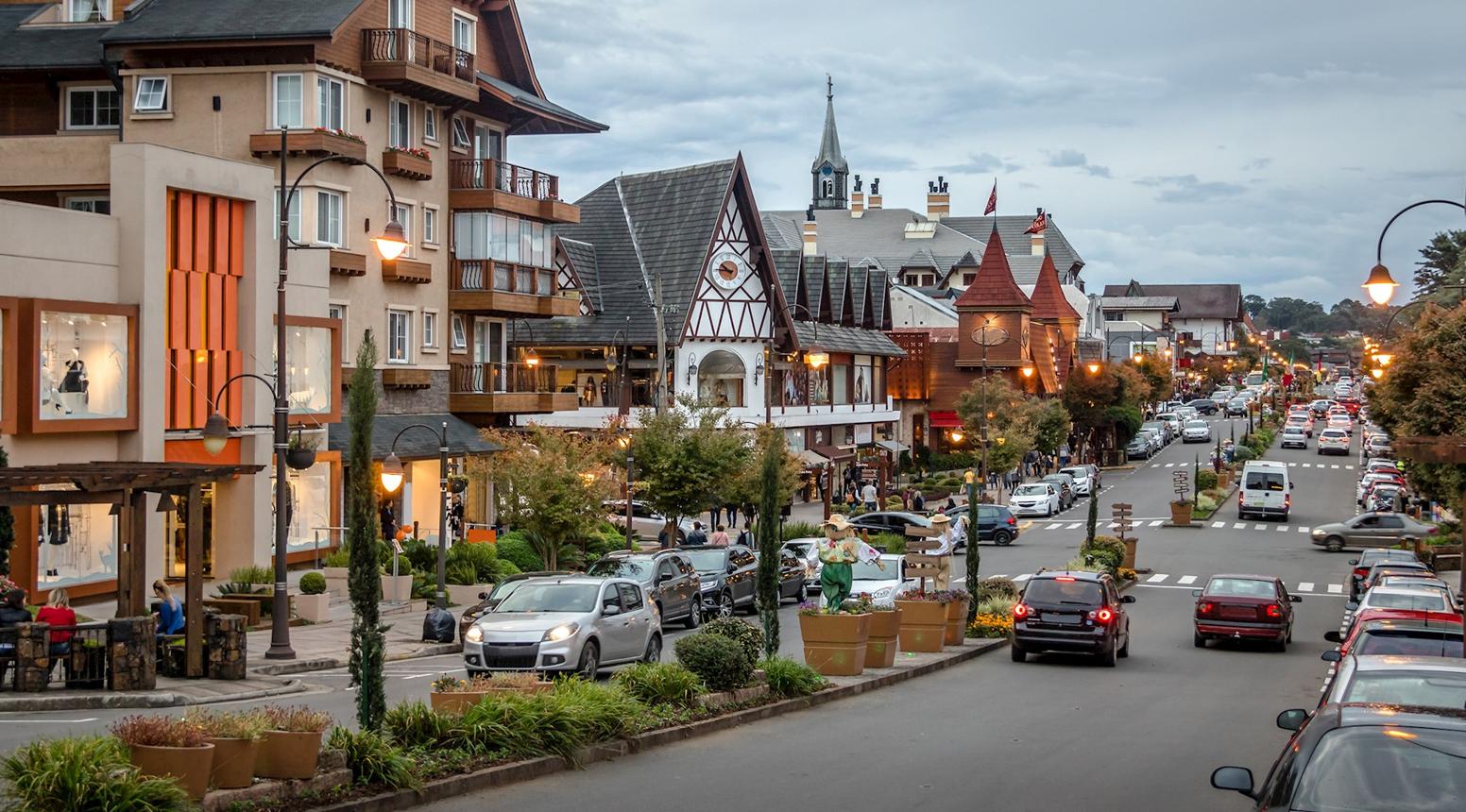 Gramado mang nét duyên châu Âu giữa miền núi Brazil, nơi không khí se lạnh khiến từng góc phố trở nên ấm áp và lãng mạn