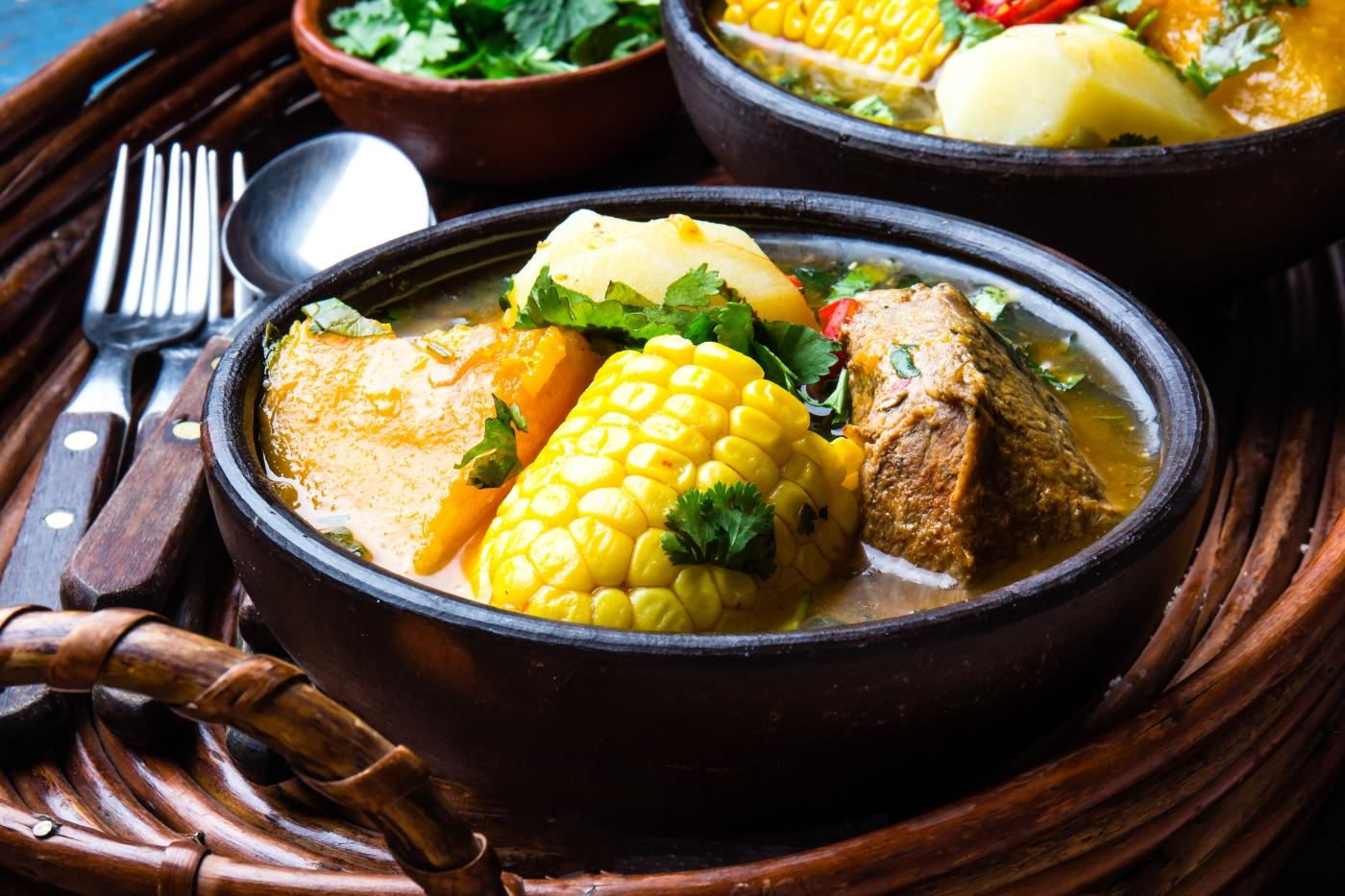 Ẩm thực Chile mang hương vị của đất và biển, nơi những côngthức truyền thống kể câu chuyện về con người và văn hóa Nam Mỹ.