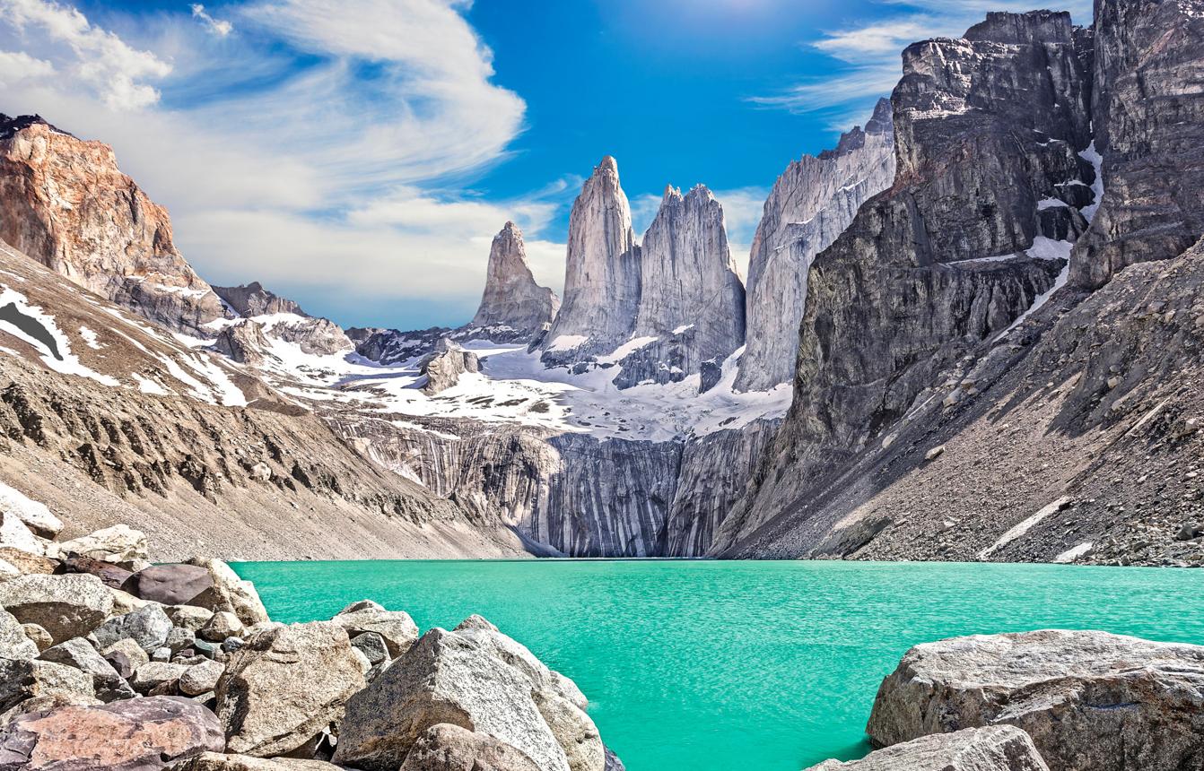 Torres del Paine là tuyệt tác thiên nhiên giữa miền Patagonia, nơi những đỉnh núi kiêu hãnh vươn lên giữa không gian hoang sơ bất tận