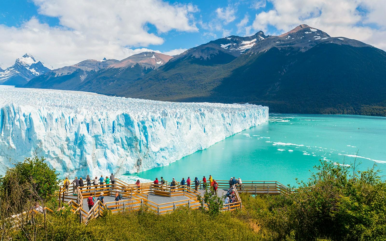 El Calafate mang vẻ đẹp khoáng đạt của miền Patagonia, nơi thiên nhiên khiến mọi hành trình trở nên đáng nhớ