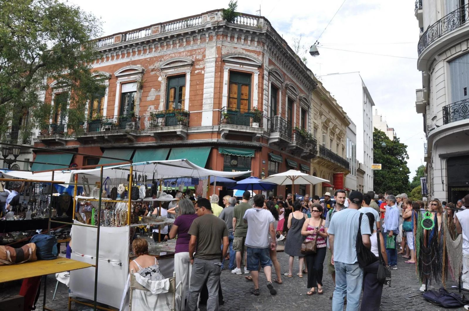 Buenos Aires khiến du khách say mê bởi nhịp sống giàu cảm xúc, nơi mỗi trải nghiệm đều mang đậm tinh thần Argentina