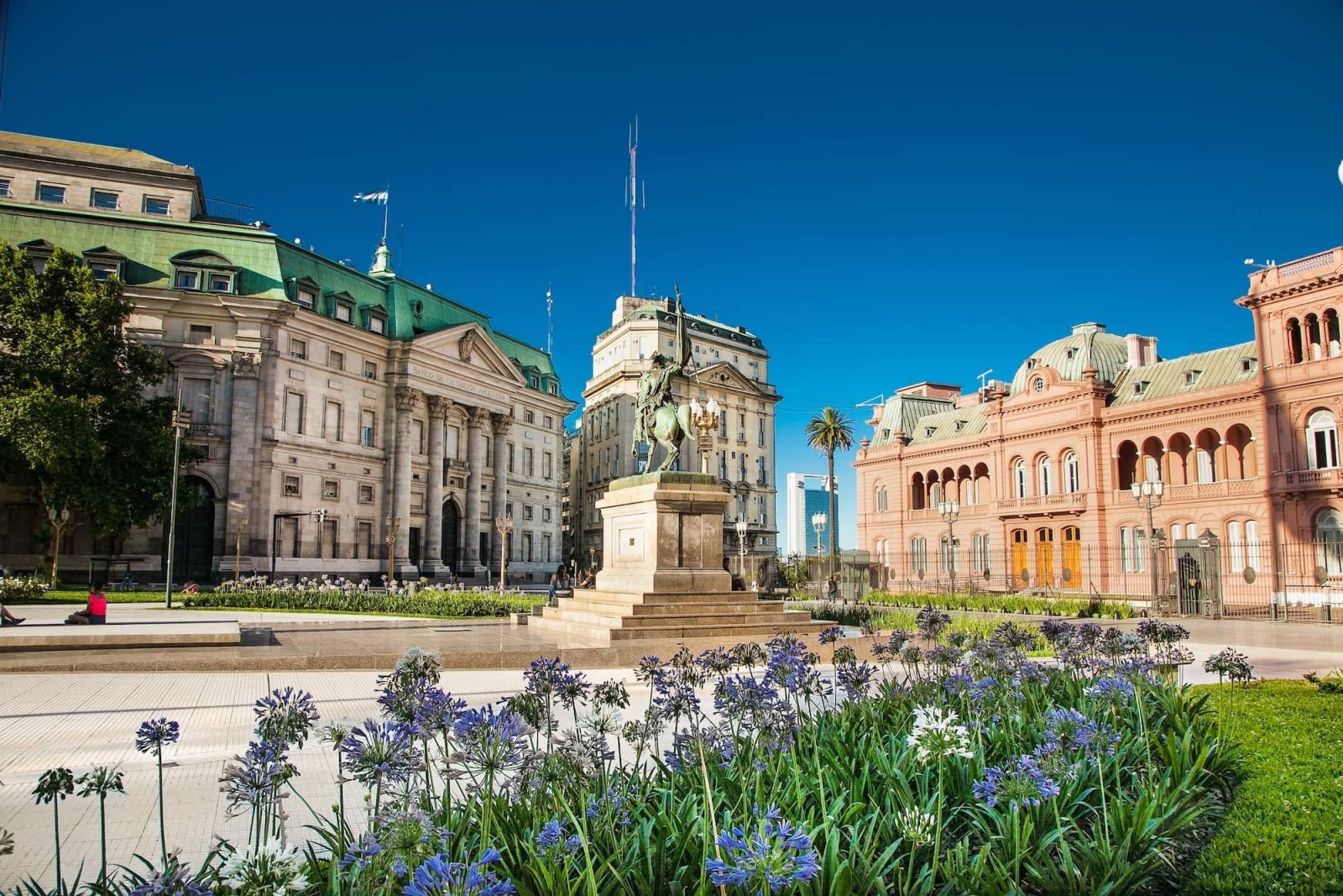 Buenos Aires đẹp nhất khi tiết trời dịu nhẹ, để du khách thong thả cảm nhận nét duyên dáng của từng con phố