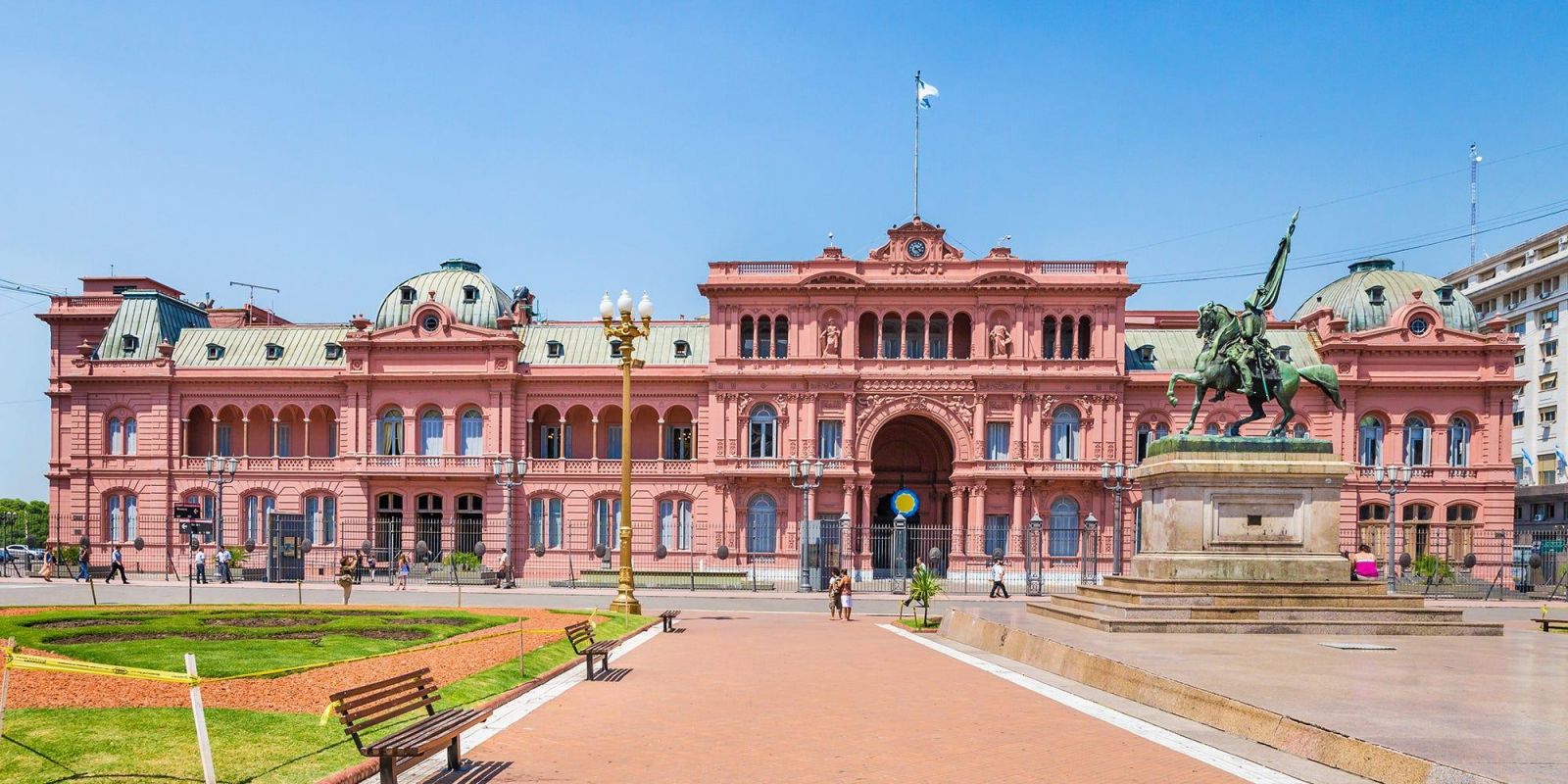 Buenos Aires quyến rũ bằng nét thanh lịch cổ điển và nhịp sống nồng nhiệt, tạo nên sức hút rất riêng giữa lòng Nam Mỹ